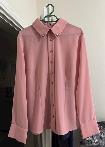 Düğmeli Pembe Uzun Kollu Saten Gömlek