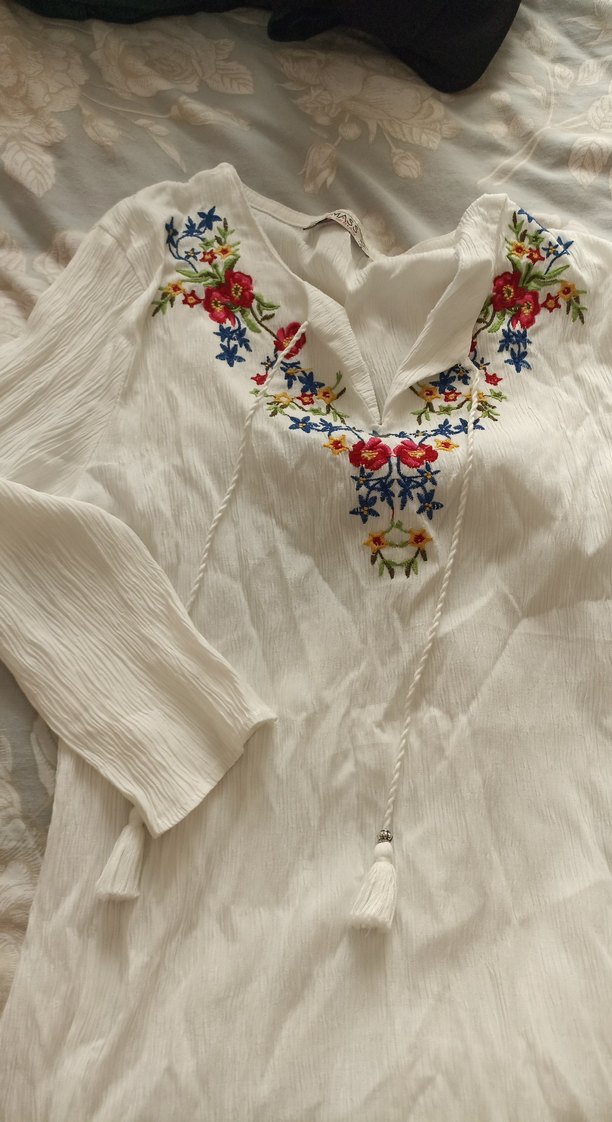 Nakışlı Beyaz V Yakalı Bohem Bluz - Görsel 2
