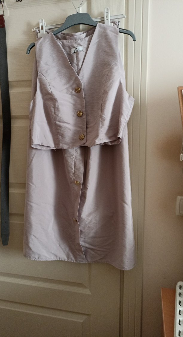 Düğmeli Kolsuz Bej Keten Kadın Takım Elbise - Görsel 2