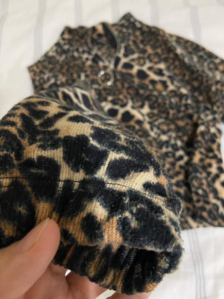 Kahverengi Leopar Desenli Kürklü Kedi Kıyafeti - Görsel 4