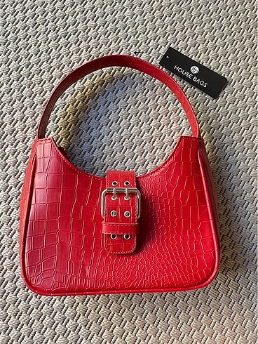 Housebags Kırmızı Tokalı Desenli Çanta
