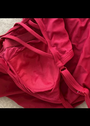 Kırmızı Drapeli İnce Askılı Kadın Mayo - Görsel 6