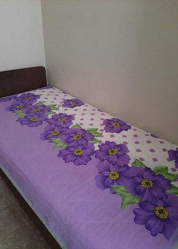 Mor Çiçek Desenli Yatak Örtüsü