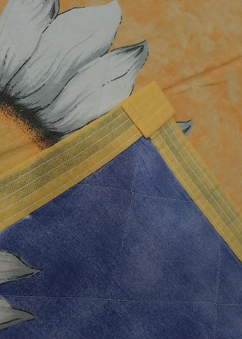 Beden Renkli Çiçek Desenli Mavi Yatak Örtüsü
