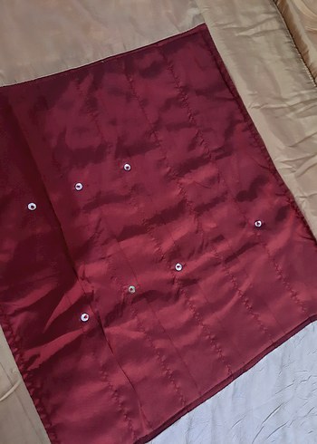 Beden bordo Renk Bordo Nakışlı Parlak Yatak Örtüsü