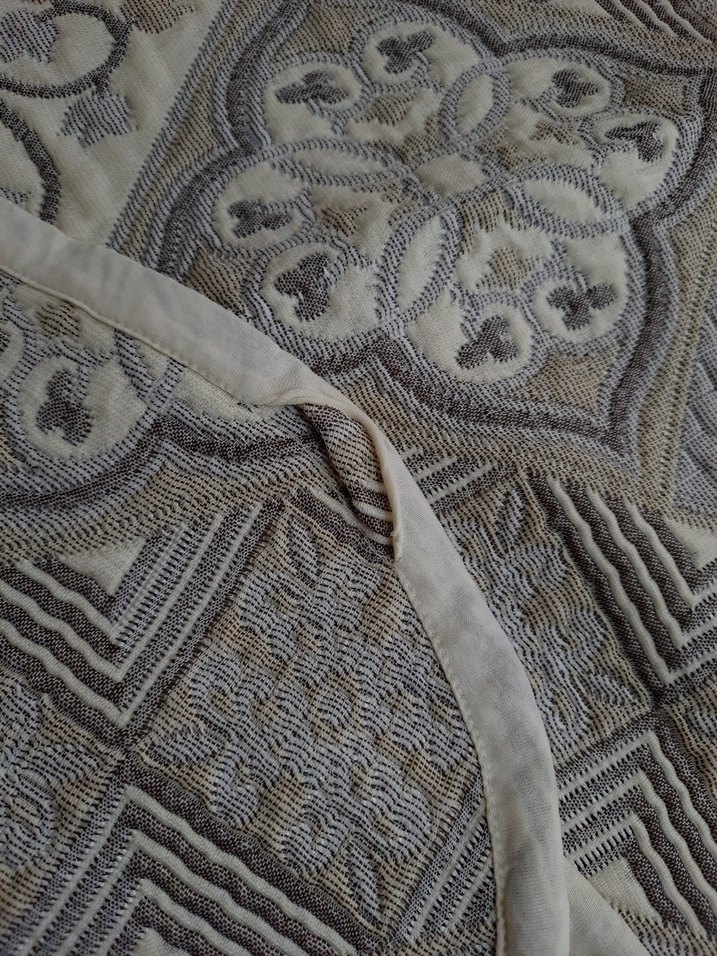 Gri Nakışlı Yatak Örtüsü - Görsel 4