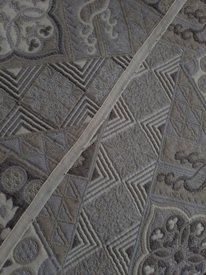 Gri Nakışlı Yatak Örtüsü - Görsel 2