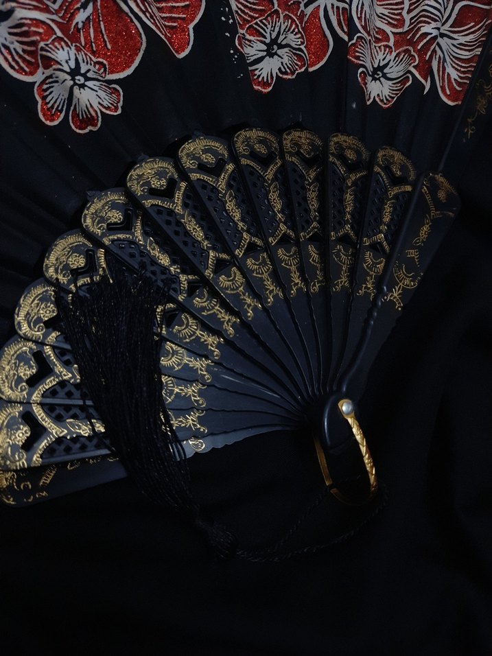 Kırmızı Çiçek Desenli Katlanabilir Yelpaze - Görsel 2