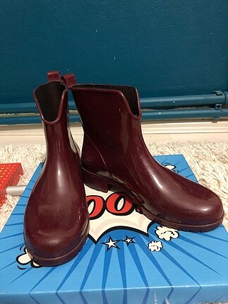 Bordo yağmurluk bot