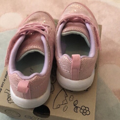 24 Beden Skechers kız çocuk ayakkabısı