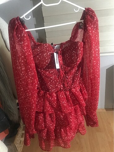 s Beden kırmızı Renk Fırfırlı elbise