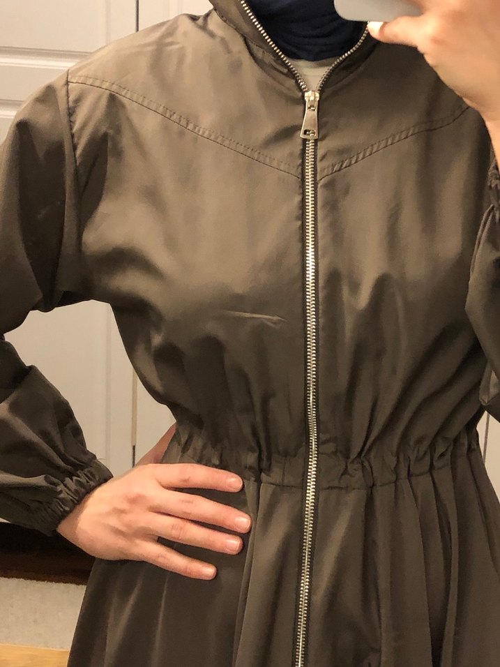 Haki Uzun Rahat Kesim Fermuarlı Kadın Yağmurluk Trençkot - Görsel 5