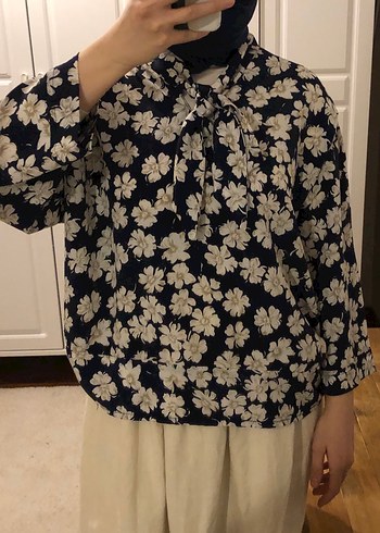 Çiçek Desenli Bluz - Görsel 2