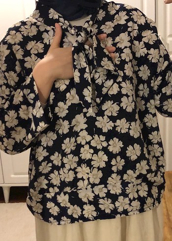Çiçek Desenli Bluz - Görsel 3