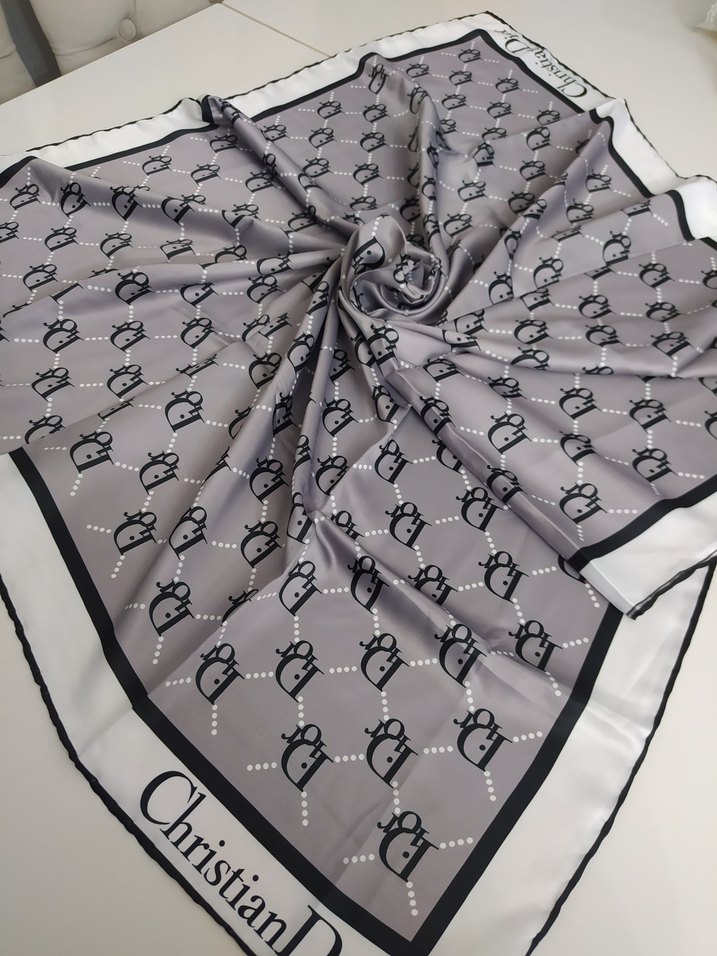 Bvlgari Baskılıi Kadın başörtüsü - Görsel 4