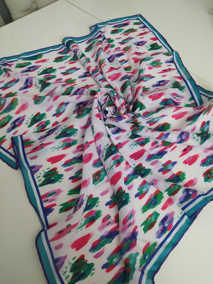 Bvlgari Baskılıi Kadın başörtüsü - Görsel 2