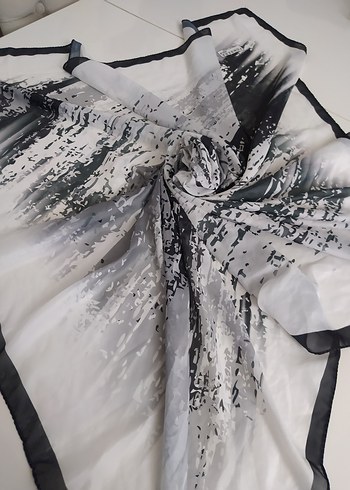 düz renkli başörtüsü yumuşacık kumaşıyla şık görünüm saglar - Görsel 7