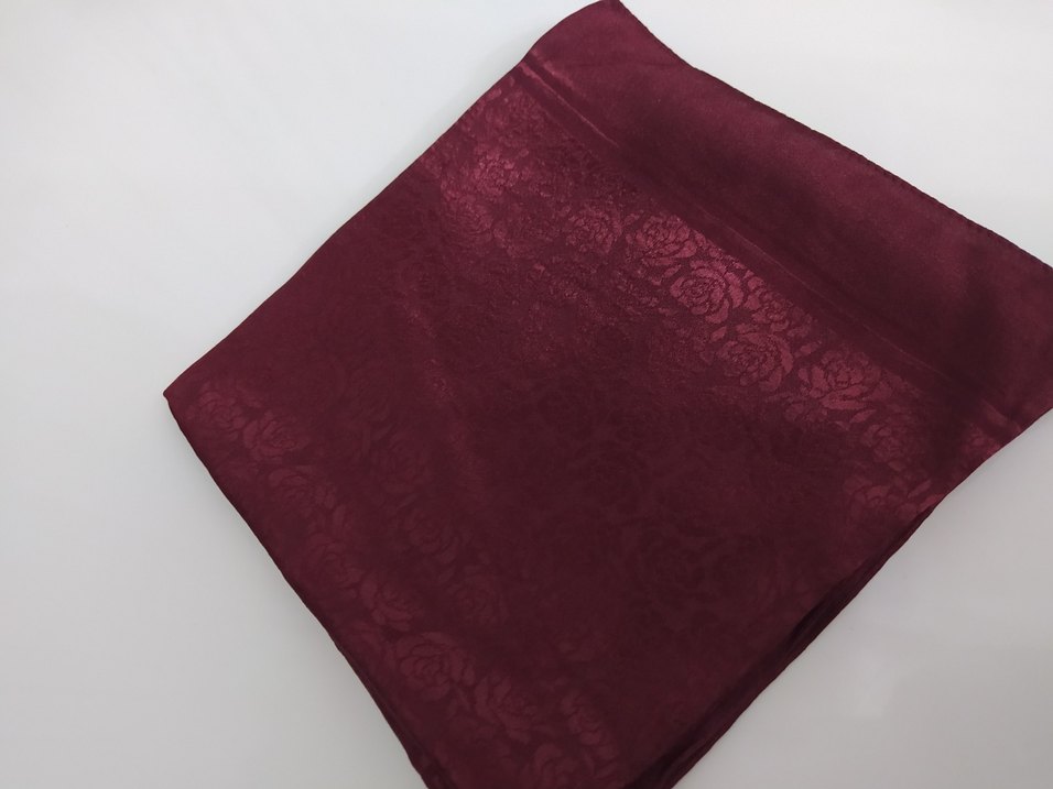 düz renkli başörtüsü yumuşacık kumaşıyla şık görünüm saglar - Görsel 4