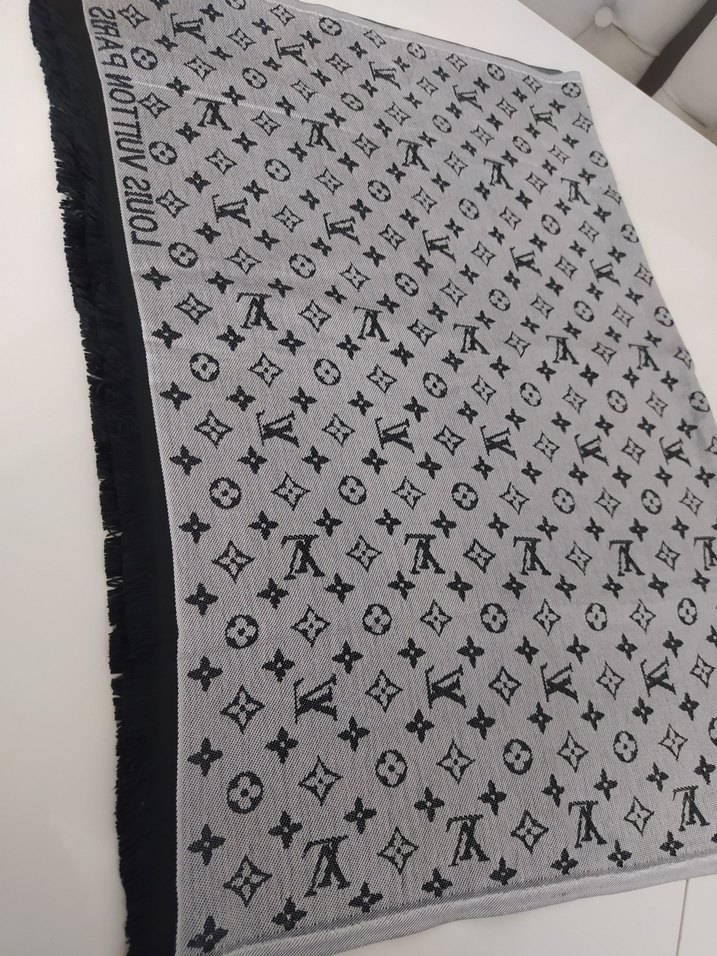 Louis Vuitton Gri çift taraflı şal - Görsel 2