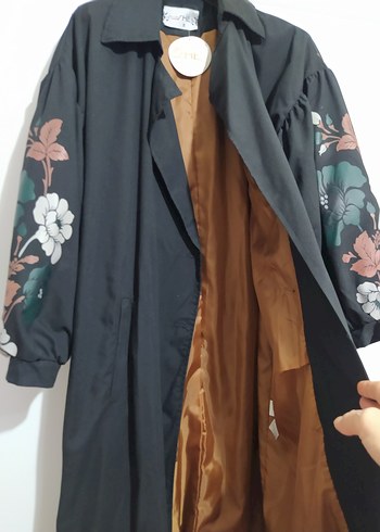 Çiçek Desenli Siyah Uzun Trençkot - Görsel 5