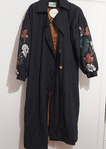 Çiçek Desenli Siyah Uzun Trençkot - Görsel 2
