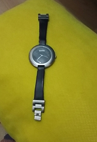 Gucci siyah saat