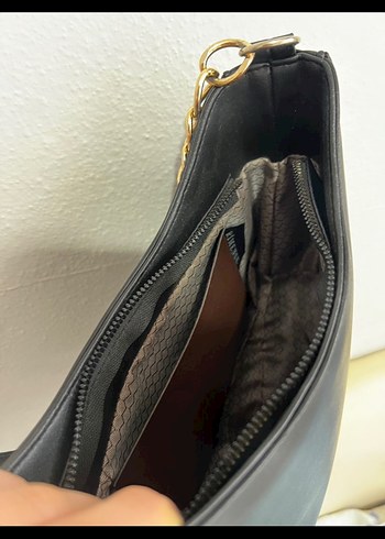 Zara Zincir Detaylı Siyah Deri Kadın Çanta