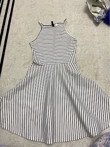H&M marka siyah beyaz çizgili elbise