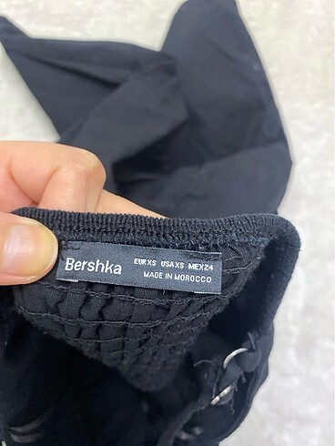 xs Beden siyah Renk Bershka marka siyah sırt dekolteli mini elbise