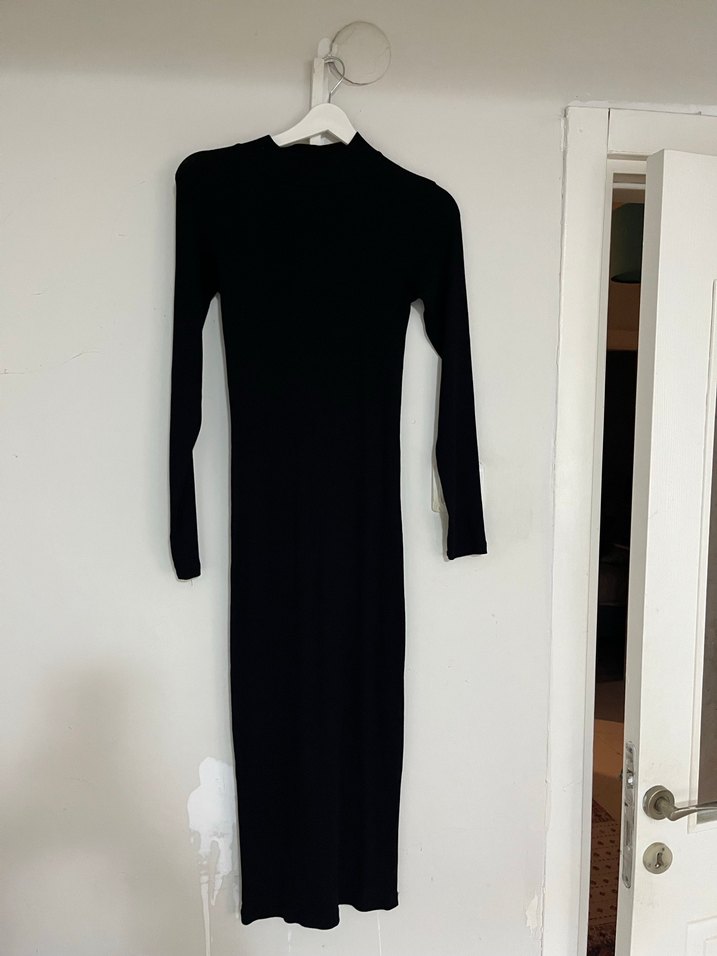 Siyah Uzun Kollu Yüksek Yaka Elbise - Görsel 2