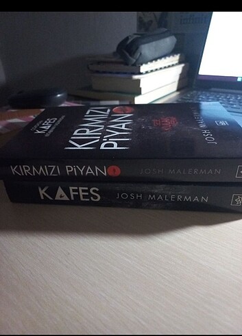  Kafes, Kırmızı Piyano
