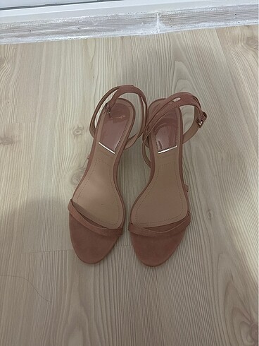 38 Beden Stradivarius topuklu