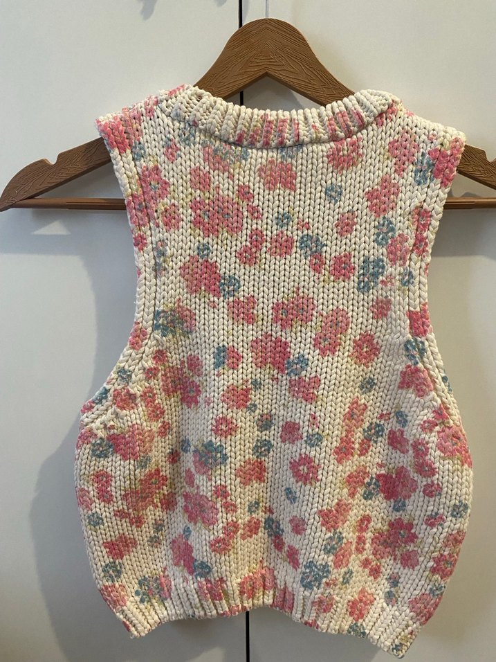 Renkli Örgü Kolsuz Süveter - Görsel 4