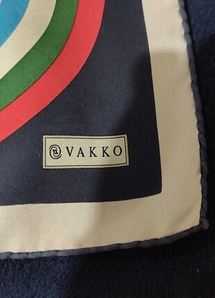 Vakko eşarp