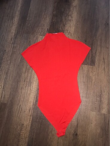 zara kirmizi body