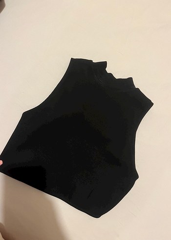 Siyah Yüksek Yakalı Kolsuz Sırtı Açık Crop Top