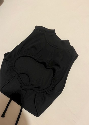 Zara Siyah Yüksek Yakalı Kolsuz Sırtı Açık Crop Top