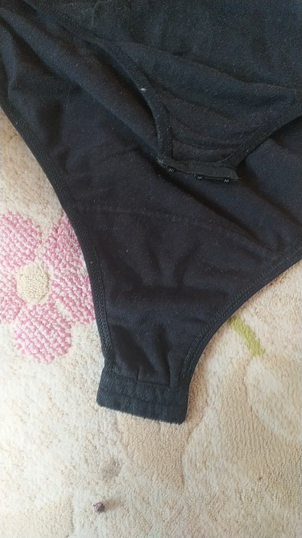 Dantel Detaylı Siyah V Yakalı Kolsuz Bluz - Görsel 4