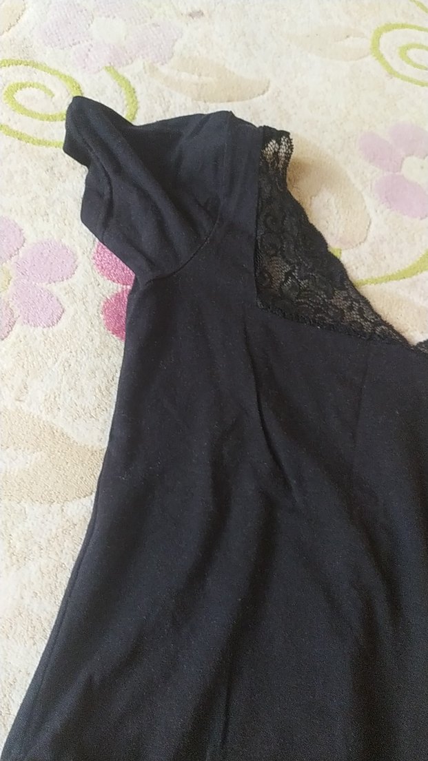 Dantel Detaylı Siyah V Yakalı Kolsuz Bluz - Görsel 2