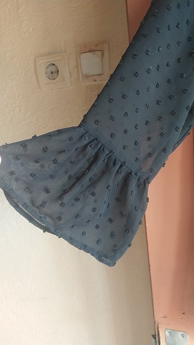 Düğmeli Siyah V Yaka Uzun Kollu Bluz - Görsel 2