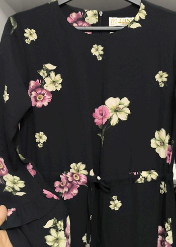Zara Siyah Çiçek Desenli Uzun Elbise
