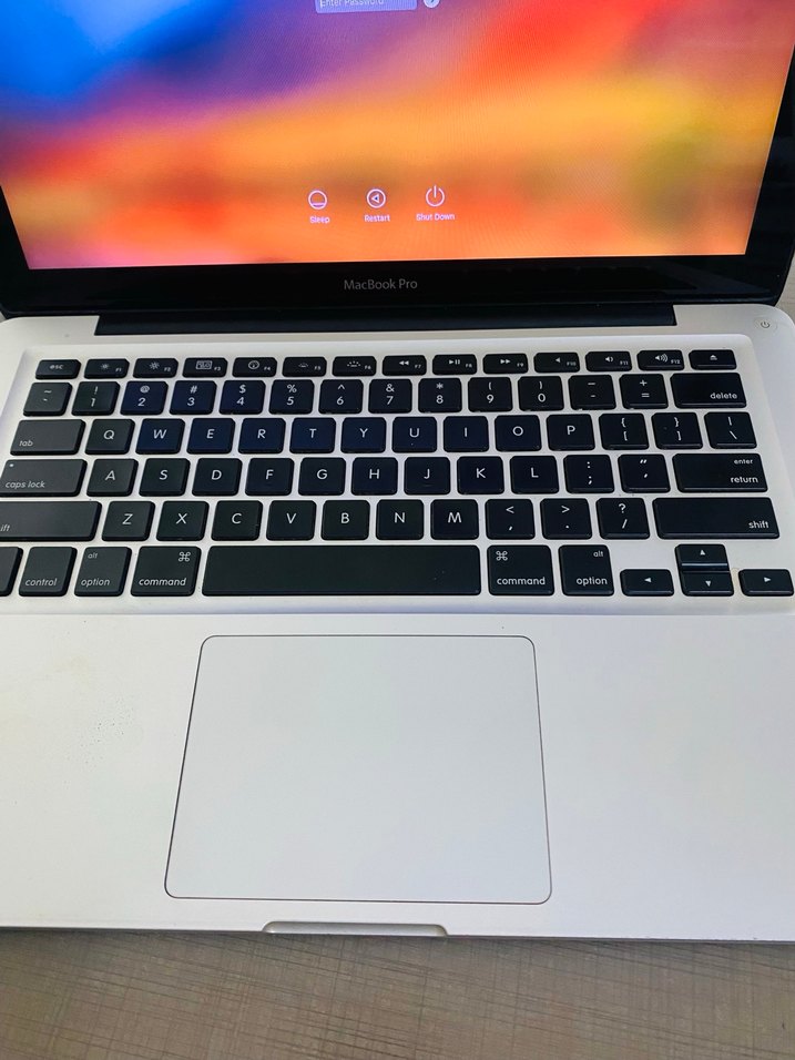 Apple MacBook Pro İ5 Dizüstü Bilgisayar - Görsel 2