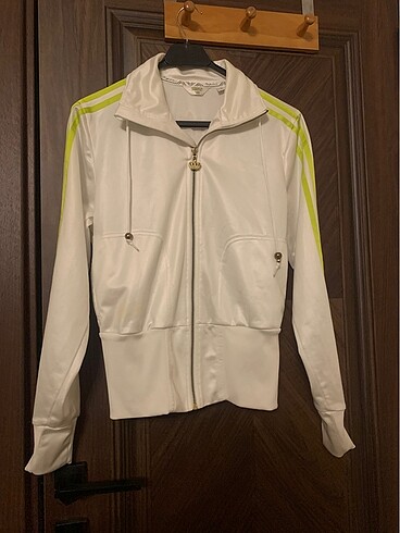 Adidas eşofman üstü.