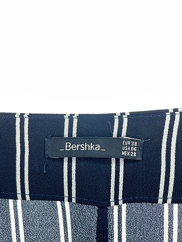 38 Beden siyah Renk Bershka Düz Kesim %70 İndirimli.