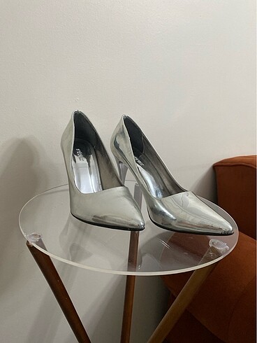 Gümüş stiletto