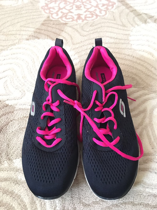 37 Beden Skechers spor ayakkabı 