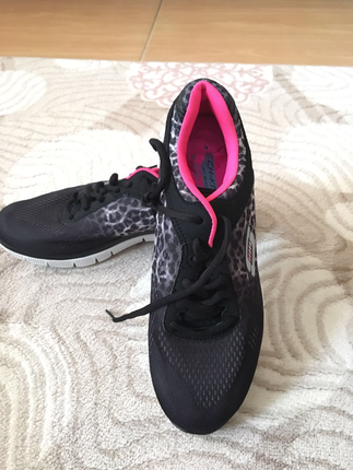 Skechers spor ayakkabı 
