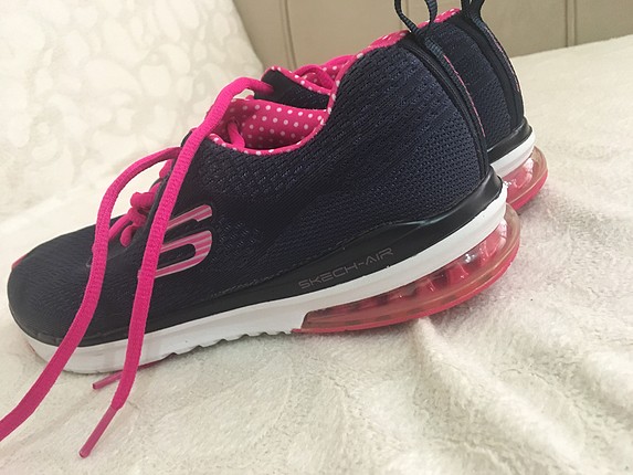 Skechers