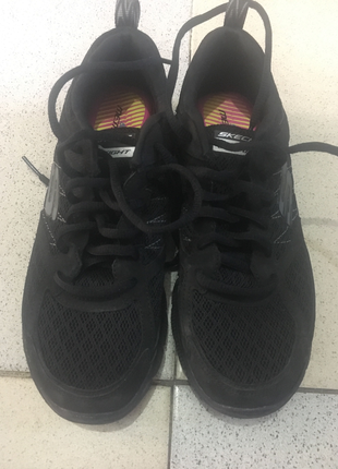 36 Beden skechers siyah spor ayakkabı
