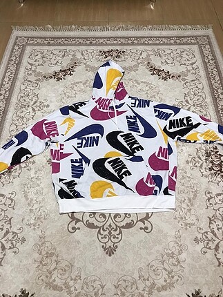 Nike üst